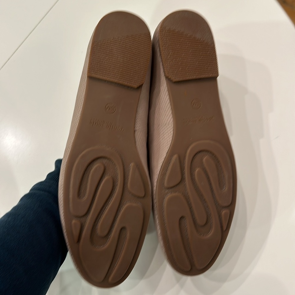 Gentle Souls by Kenneth Cole Women's Eugene 2 Perf Loafer Flat multiple sizes - Picture 6 of 7